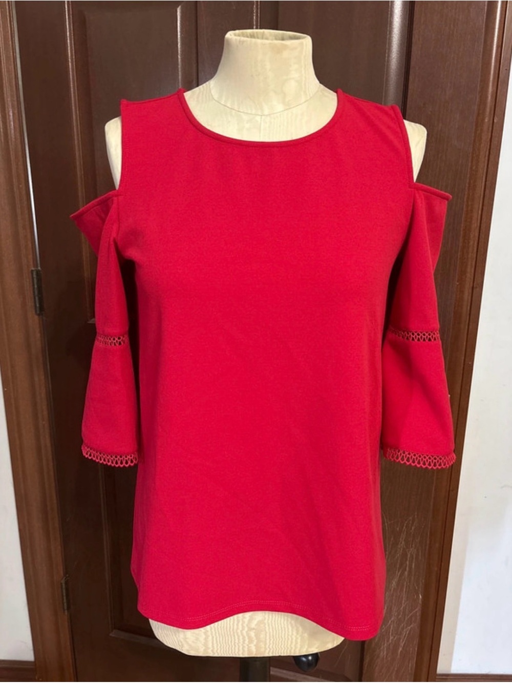 Ann Taylor cold shoulder bell sleeve top size XS red